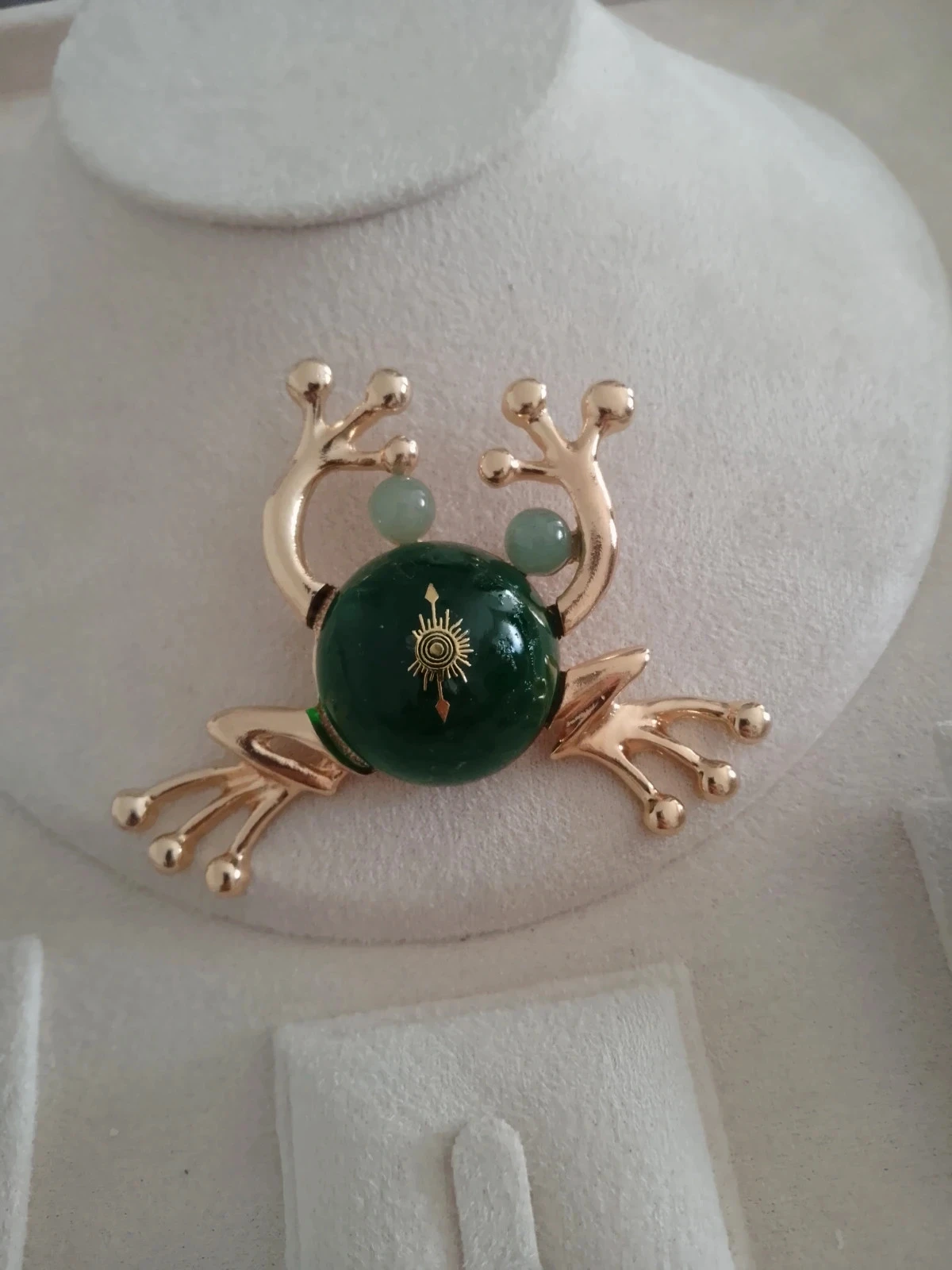 Broche grenouille avec 2 pierres d'aventurine